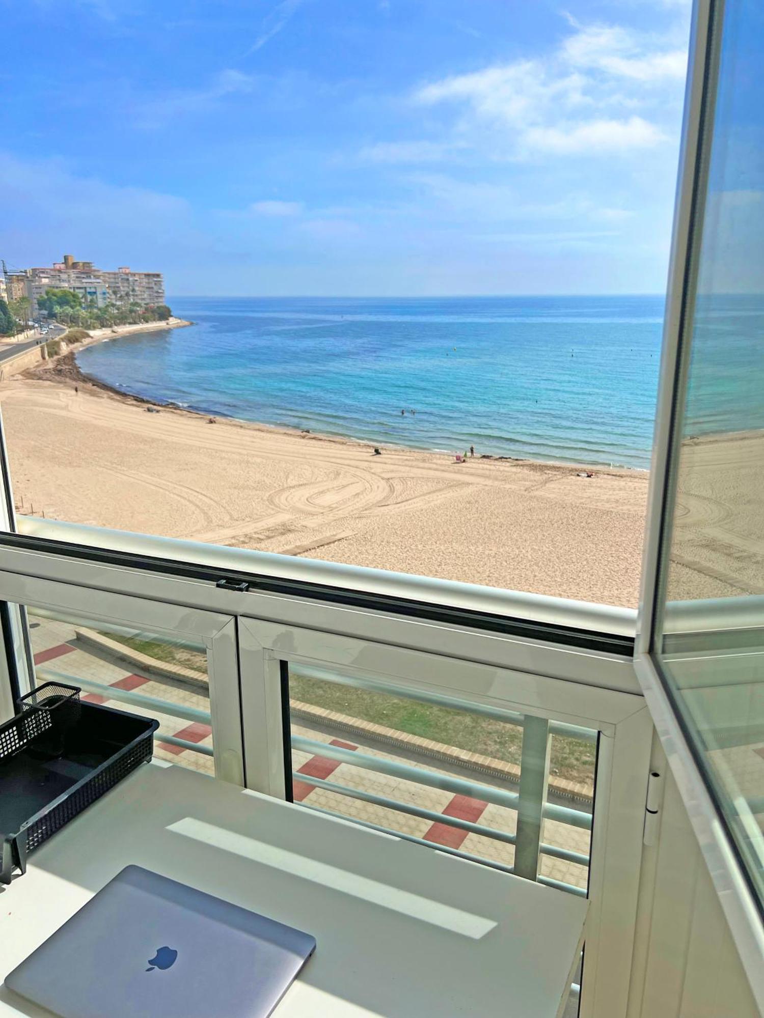 Atico Frente Al Mar 2 Terrazas Barbacoa Y Parking Sujeto A Disponibilidad Leilighet El Campello Eksteriør bilde