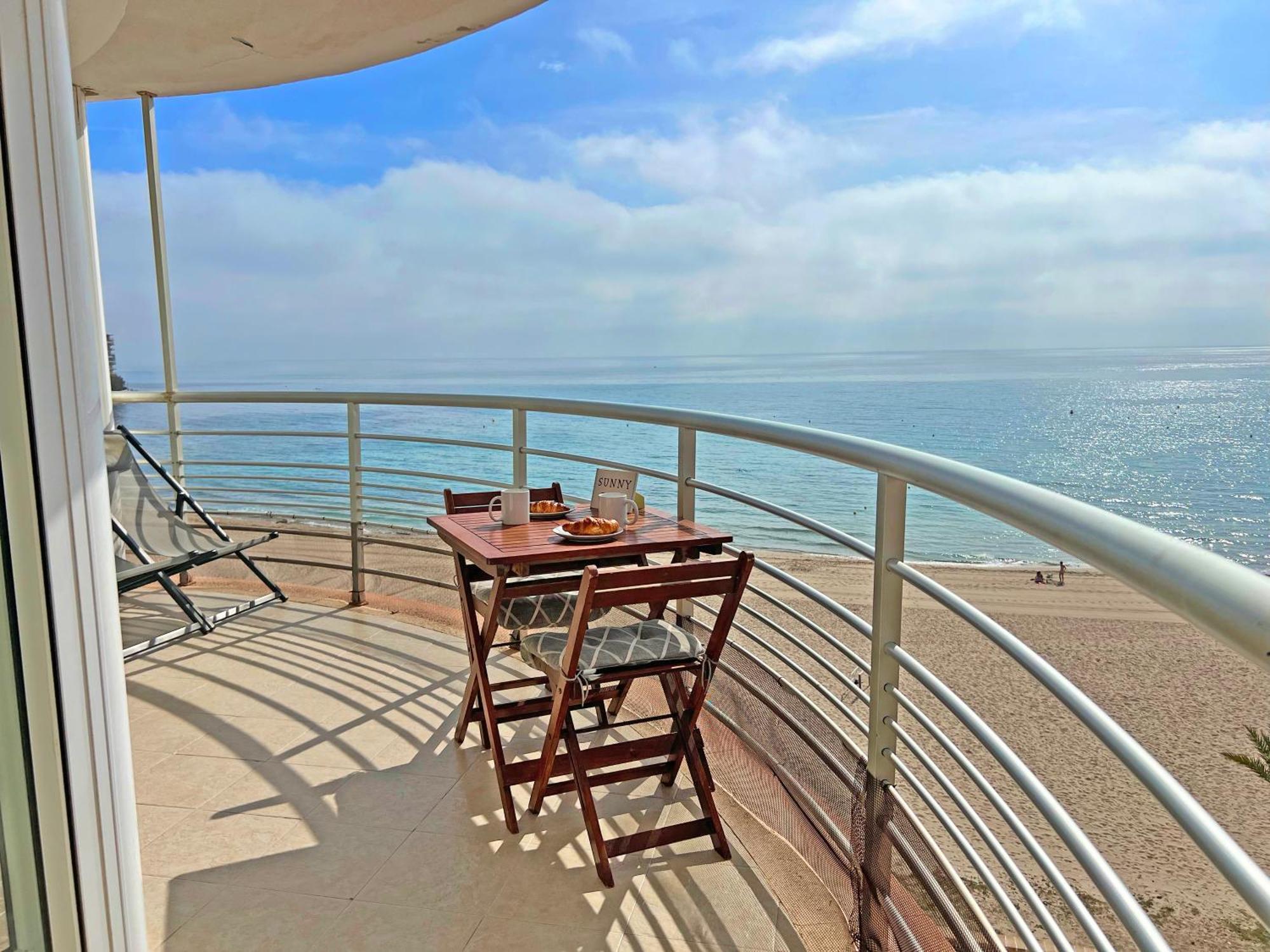 Atico Frente Al Mar 2 Terrazas Barbacoa Y Parking Sujeto A Disponibilidad Leilighet El Campello Eksteriør bilde