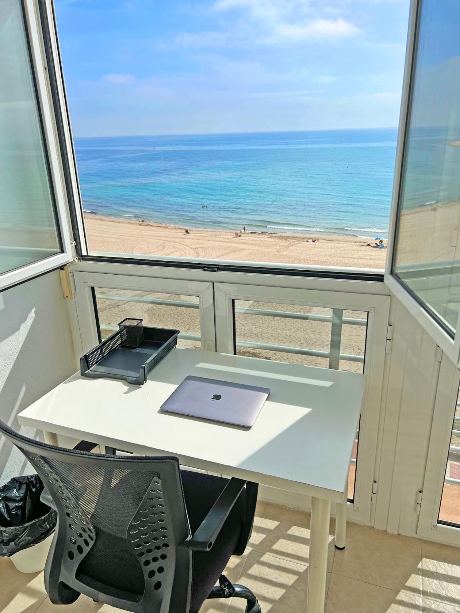 Atico Frente Al Mar 2 Terrazas Barbacoa Y Parking Sujeto A Disponibilidad Leilighet El Campello Eksteriør bilde